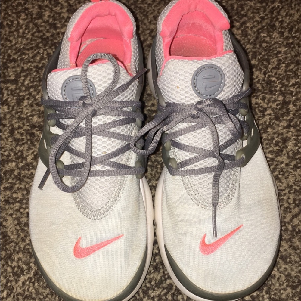 Nike girls shoes 3 Youth